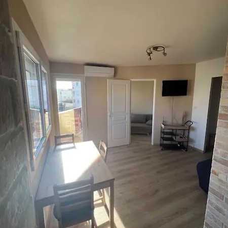 Avec Piscine. Apartman Agde