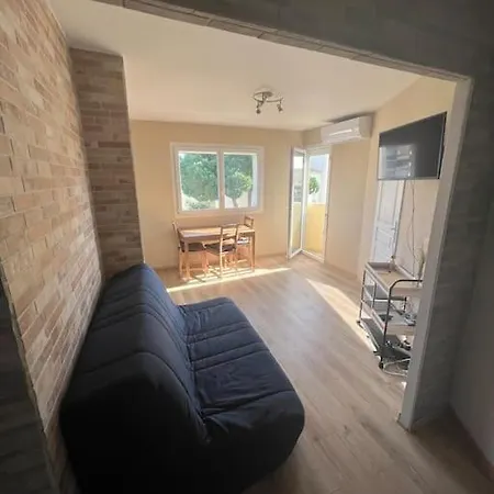 Avec Piscine. Apartment